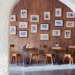 Des Dromonts By Sowell Collection
