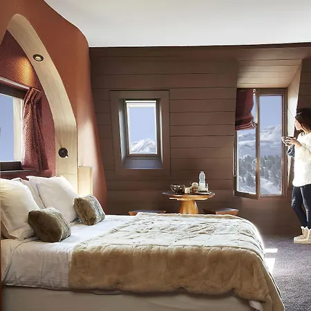 Des Dromonts By Sowell Collection