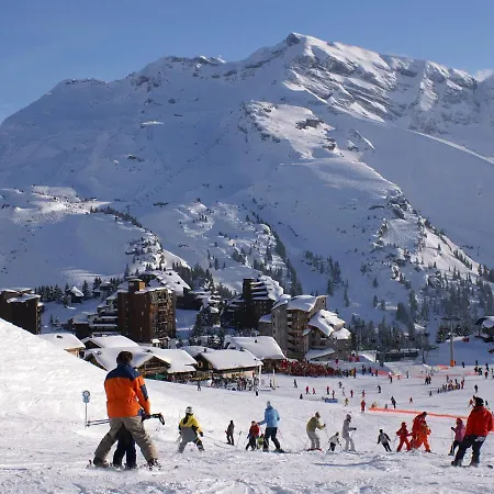 Des Dromonts By Sowell Collection