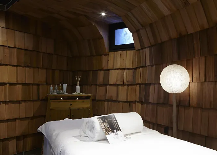 Des Dromonts By Sowell Collection