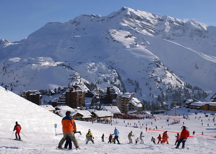 Des Dromonts By Sowell Collection